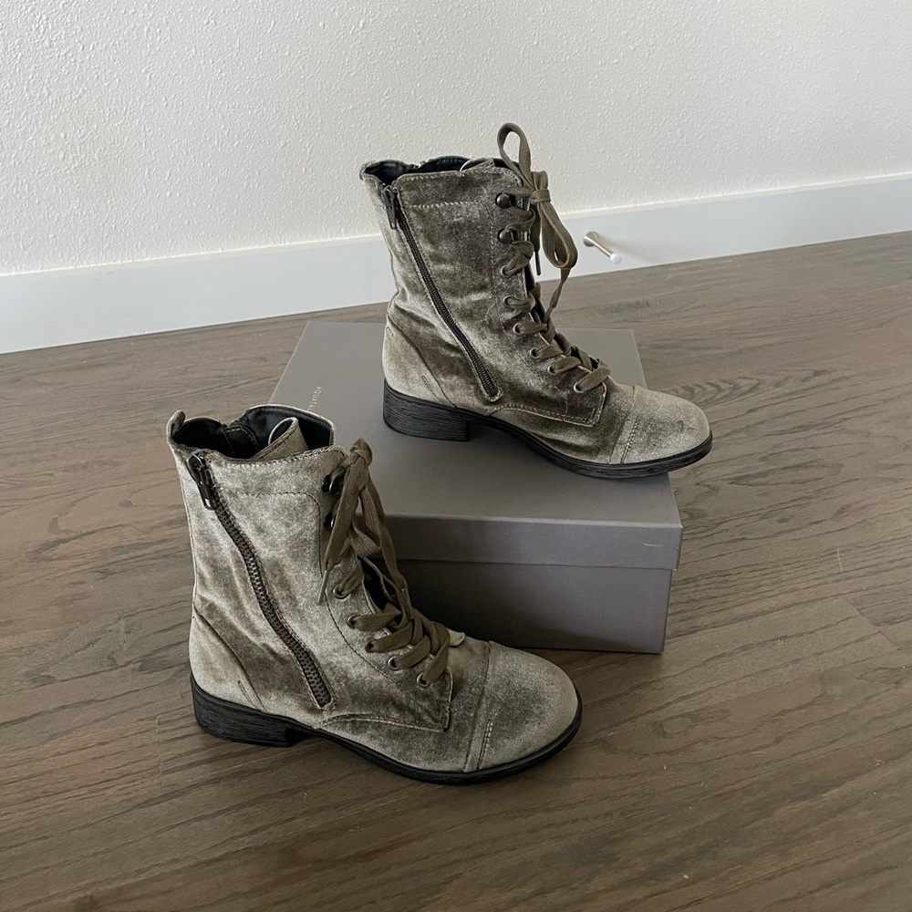 Report Huey Velvet Green Combat Boots